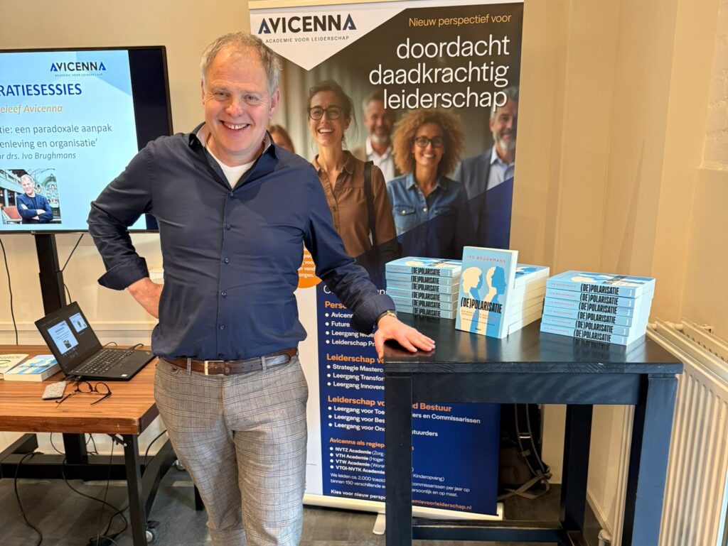 portretfoto van Ivo Brughmans tijdens een sessie van de Avicenna leergang